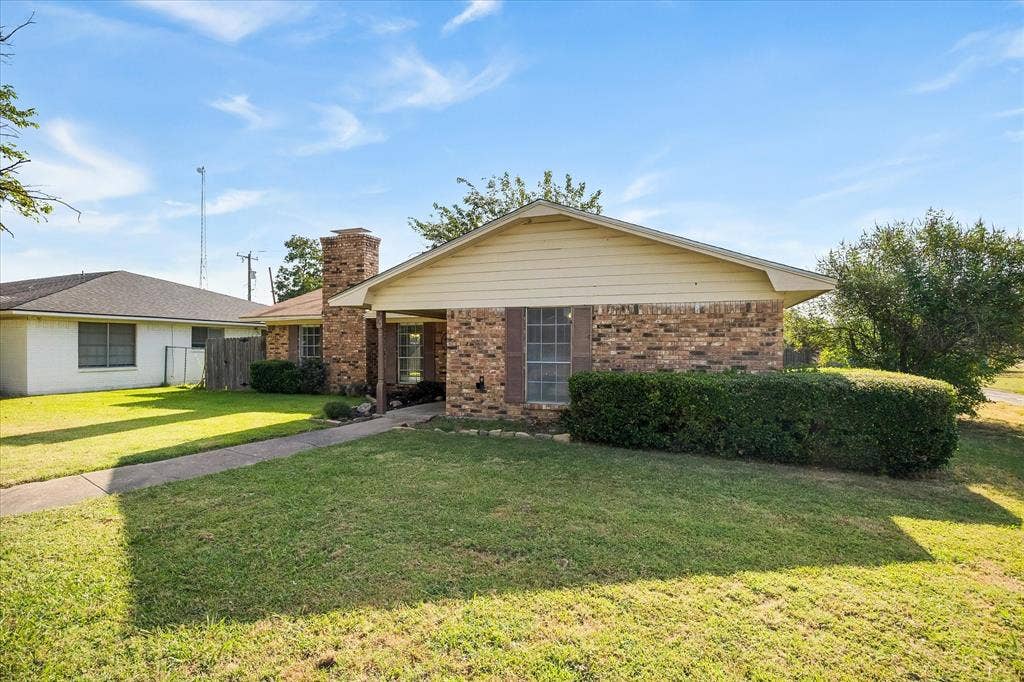 2925 Melmar Park Street, Commerce, TX 75428