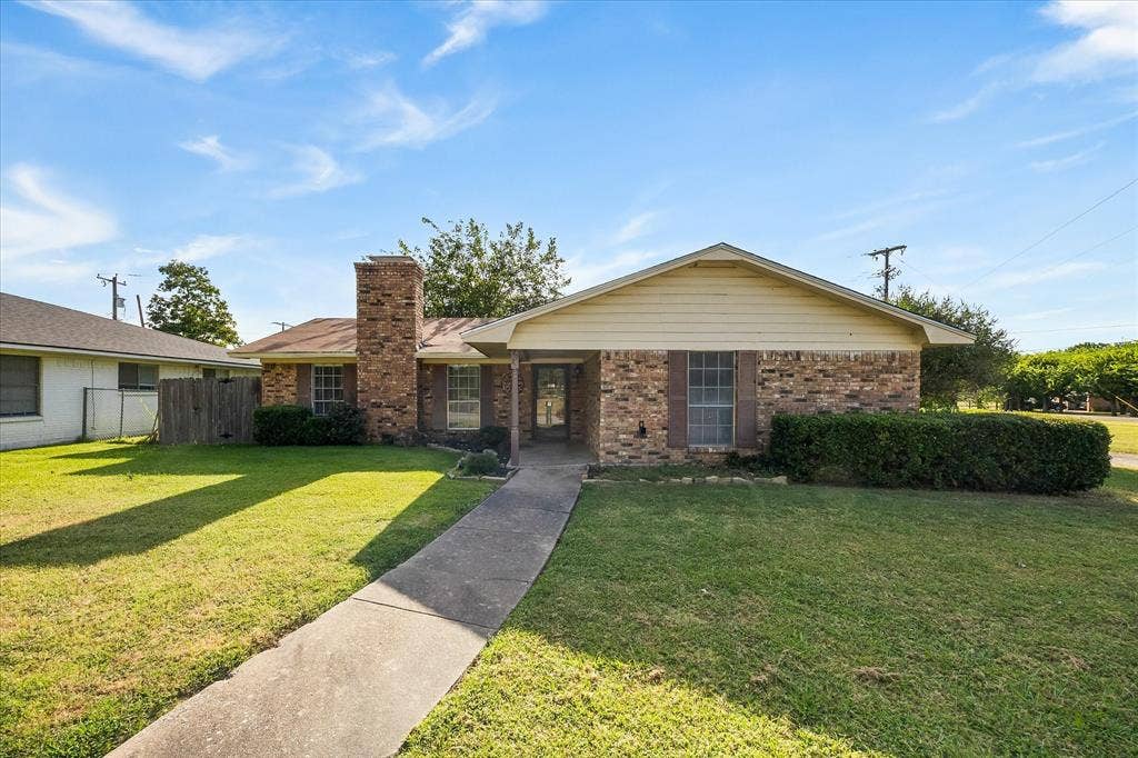 2925 Melmar Park Street, Commerce, TX 75428