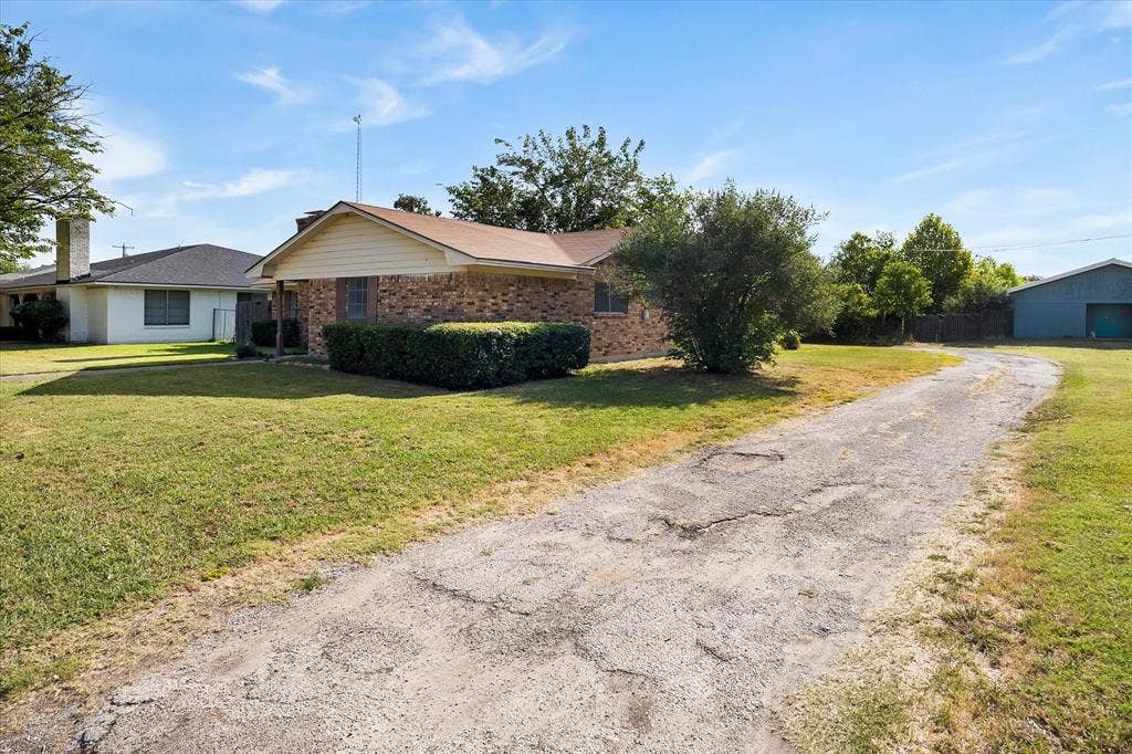 2925 Melmar Park Street, Commerce, TX 75428