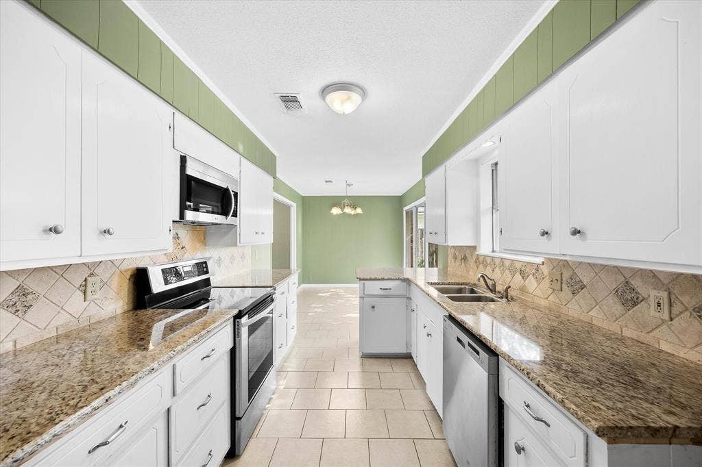 2925 Melmar Park Street, Commerce, TX 75428