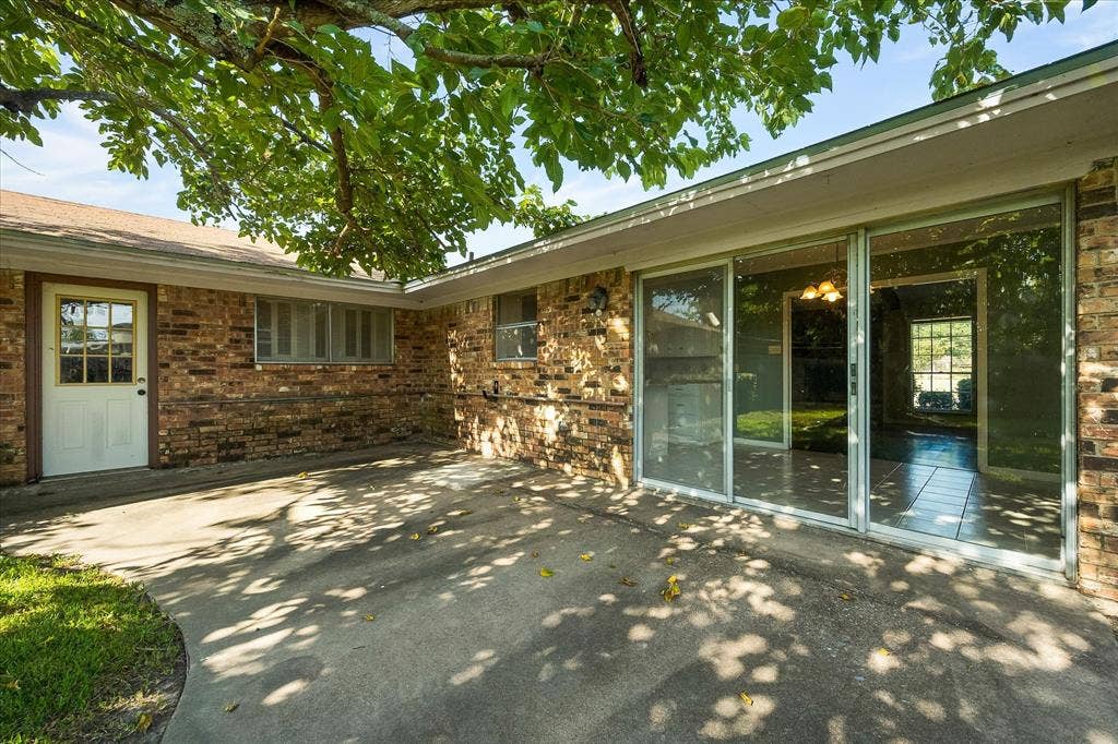 2925 Melmar Park Street, Commerce, TX 75428