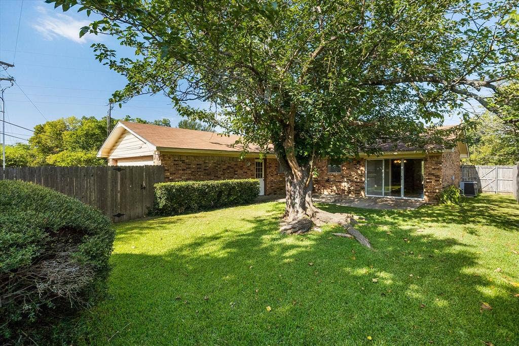 2925 Melmar Park Street, Commerce, TX 75428