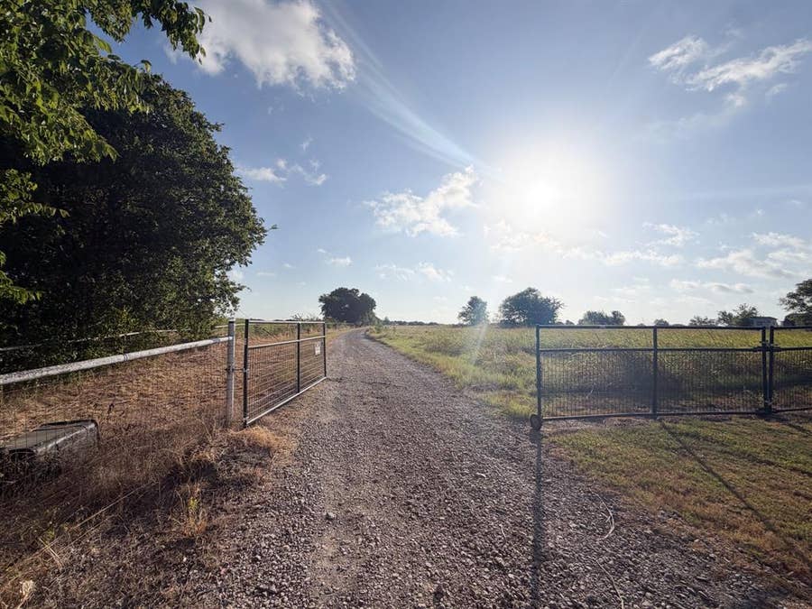 Property photo for 633 Moseley Road, Ennis, TX