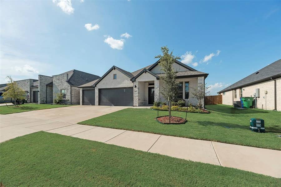 Property photo for 433 Leopold Trail, Waxahachie, TX