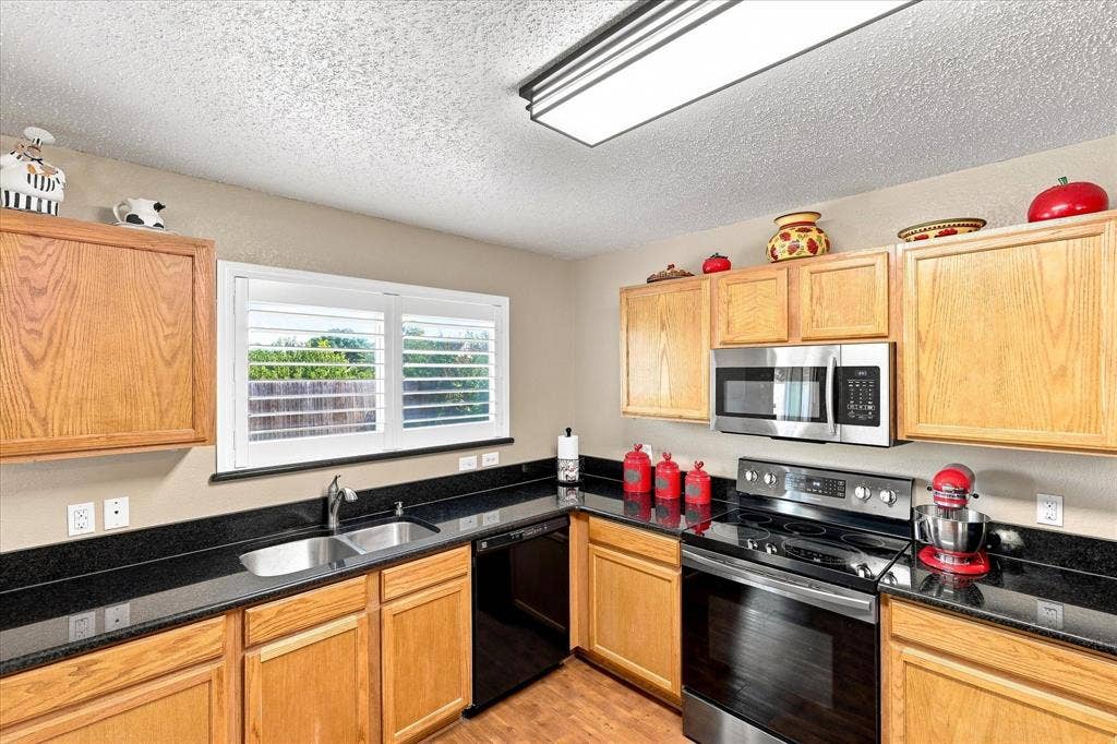 2036 Moonlight Trail, Heartland, TX 75126 2036 Moonlight Trail, Heartland, TX 75126