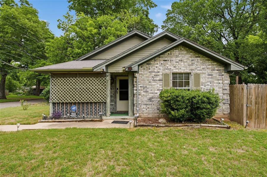 Property photo for 1300 Spring Street, Waco, TX