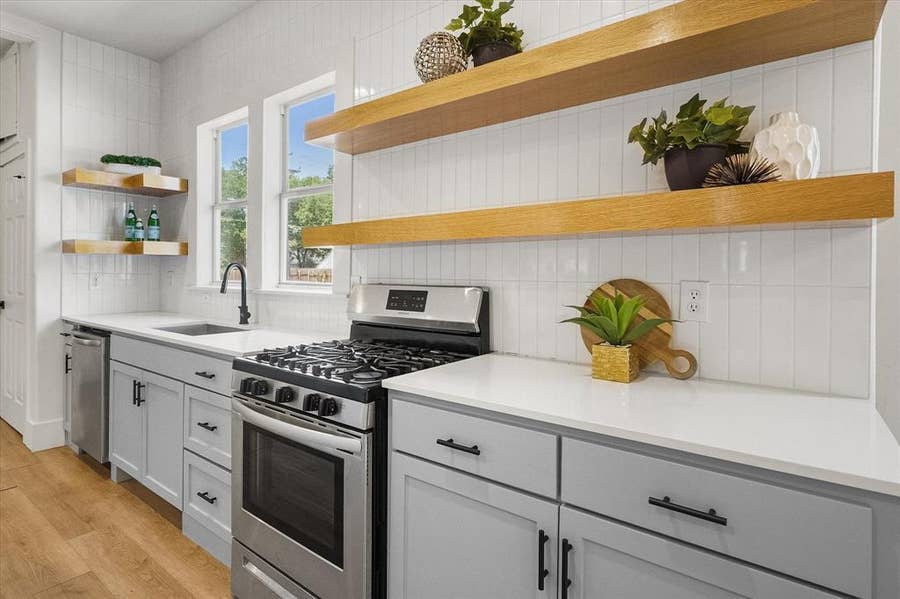 Property photo for 501 S Clinton Avenue, Dallas, TX