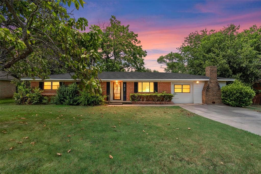 8817 Oakdale Drive, Woodway, TX 76712 8817 Oakdale Drive, Woodway, TX 76712