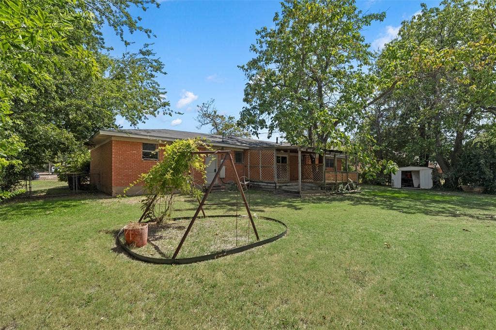 8817 Oakdale Drive, Woodway, TX 76712 8817 Oakdale Drive, Woodway, TX 76712