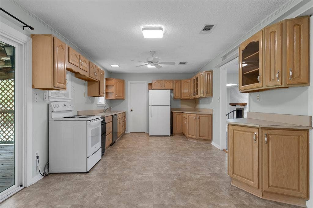 8817 Oakdale Drive, Woodway, TX 76712 8817 Oakdale Drive, Woodway, TX 76712