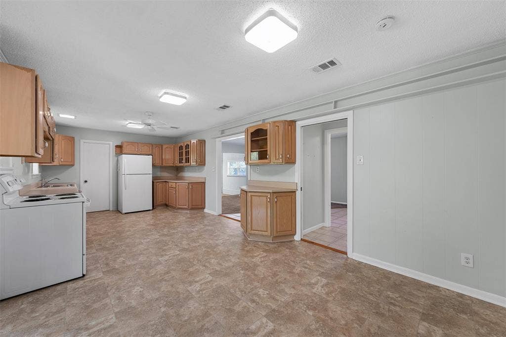8817 Oakdale Drive, Woodway, TX 76712 8817 Oakdale Drive, Woodway, TX 76712