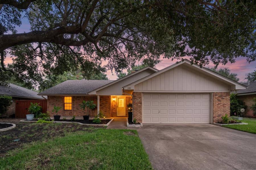 Property photo for 1101 De Pauw Drive, Arlington, TX