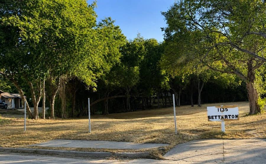 Property photo for 1135 Betterton Circle, Dallas, TX