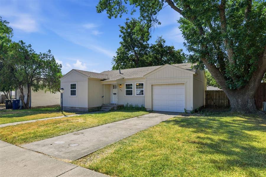 Property photo for 852 Lilac Drive, Garland, TX