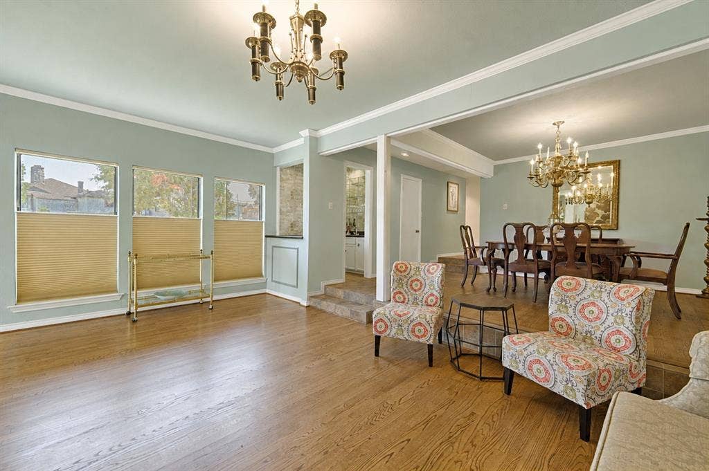 19 Country Lake Drive, Carrollton, TX 75006 Library