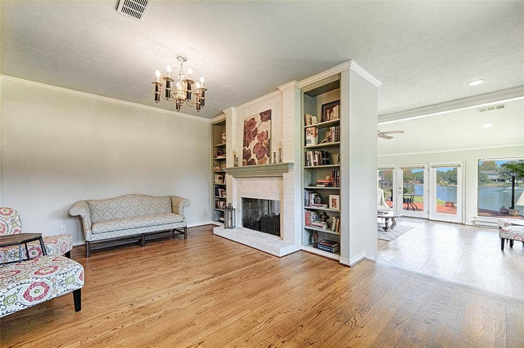 19 Country Lake Drive, Carrollton, TX 75006 Library