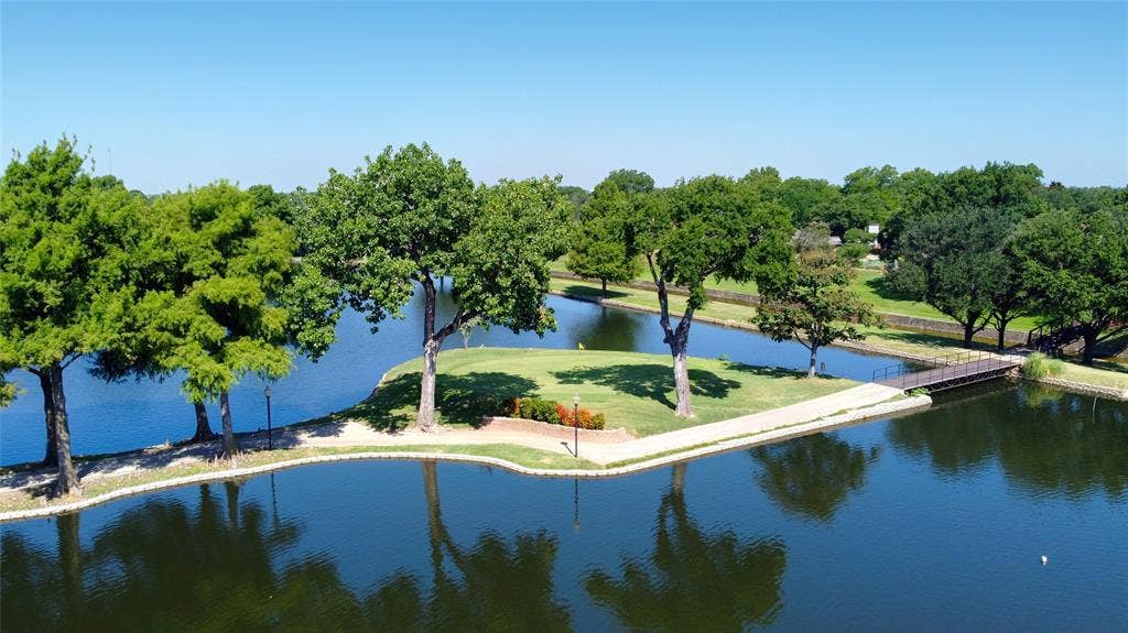 19 Country Lake Drive, Carrollton, TX 75006 All this beauty is maintained by the on site HOA.