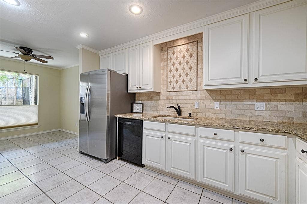 19 Country Lake Drive, Carrollton, TX 75006 19 Country Lake Drive, Carrollton, TX 75006