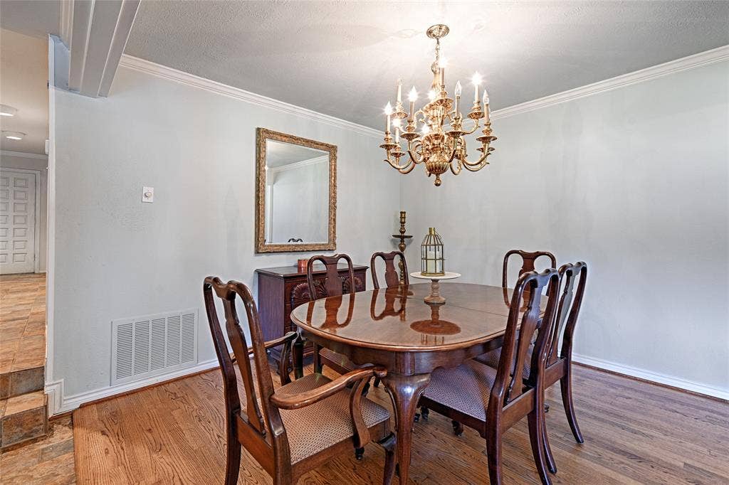 19 Country Lake Drive, Carrollton, TX 75006 19 Country Lake Drive, Carrollton, TX 75006