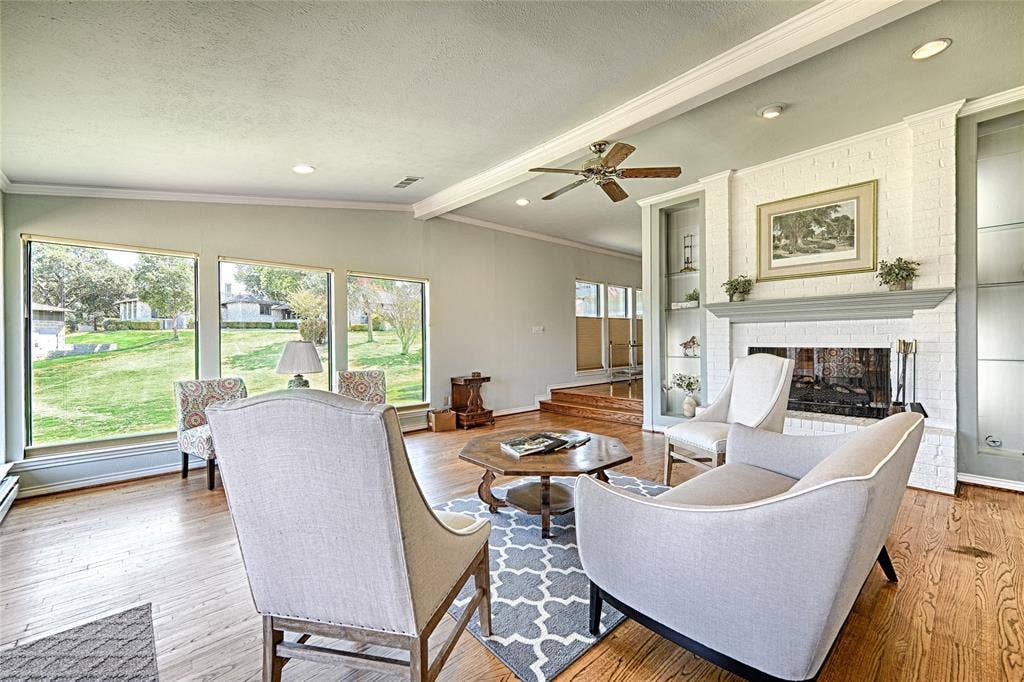 19 Country Lake Drive, Carrollton, TX 75006 19 Country Lake Drive, Carrollton, TX 75006