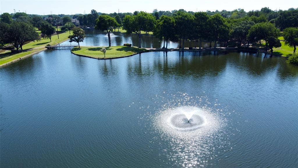 19 Country Lake Drive, Carrollton, TX 75006 19 Country Lake Drive, Carrollton, TX 75006