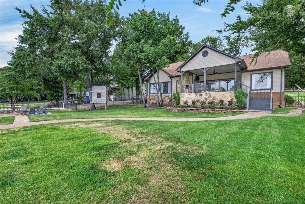 7065 Layman Drive, Eustace, TX 75124 7065 Layman Drive, Eustace, TX 75124