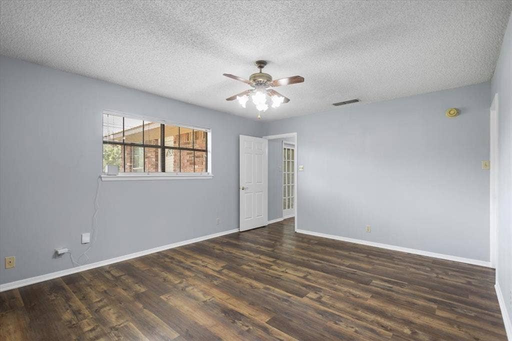 1100 Foxglove Lane, Tyler, TX 75703 1100 Foxglove Lane, Tyler, TX 75703