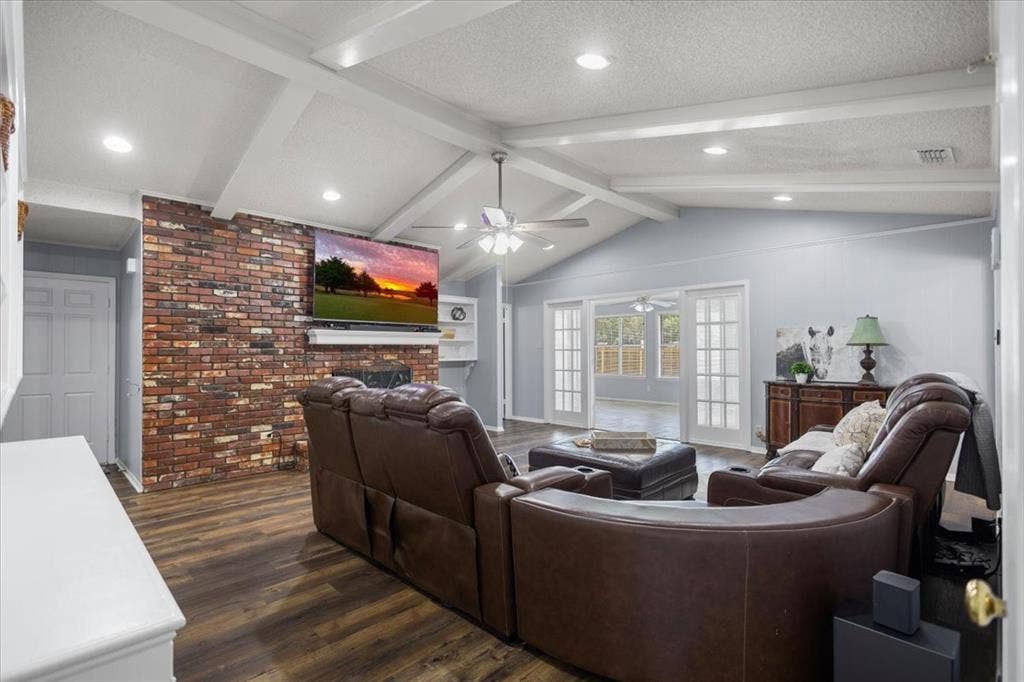 1100 Foxglove Lane, Tyler, TX 75703 1100 Foxglove Lane, Tyler, TX 75703