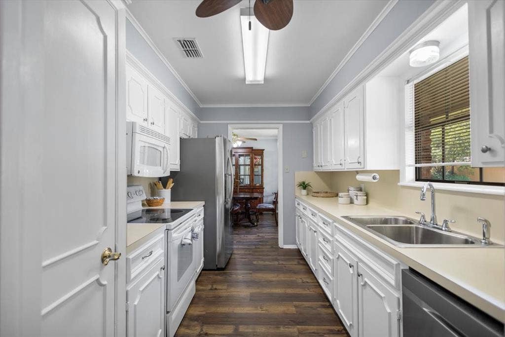 1100 Foxglove Lane, Tyler, TX 75703 1100 Foxglove Lane, Tyler, TX 75703