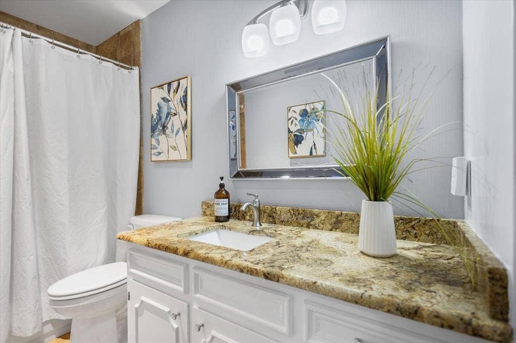 1100 Foxglove Lane, Tyler, TX 75703 1100 Foxglove Lane, Tyler, TX 75703