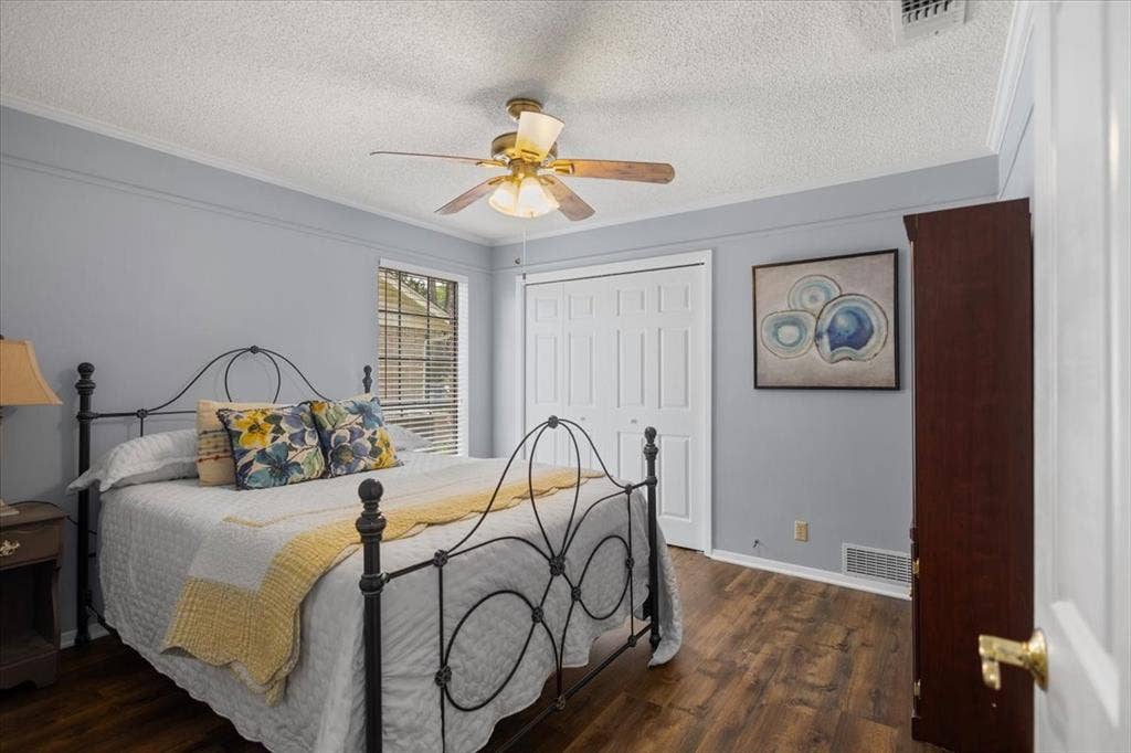 1100 Foxglove Lane, Tyler, TX 75703 1100 Foxglove Lane, Tyler, TX 75703