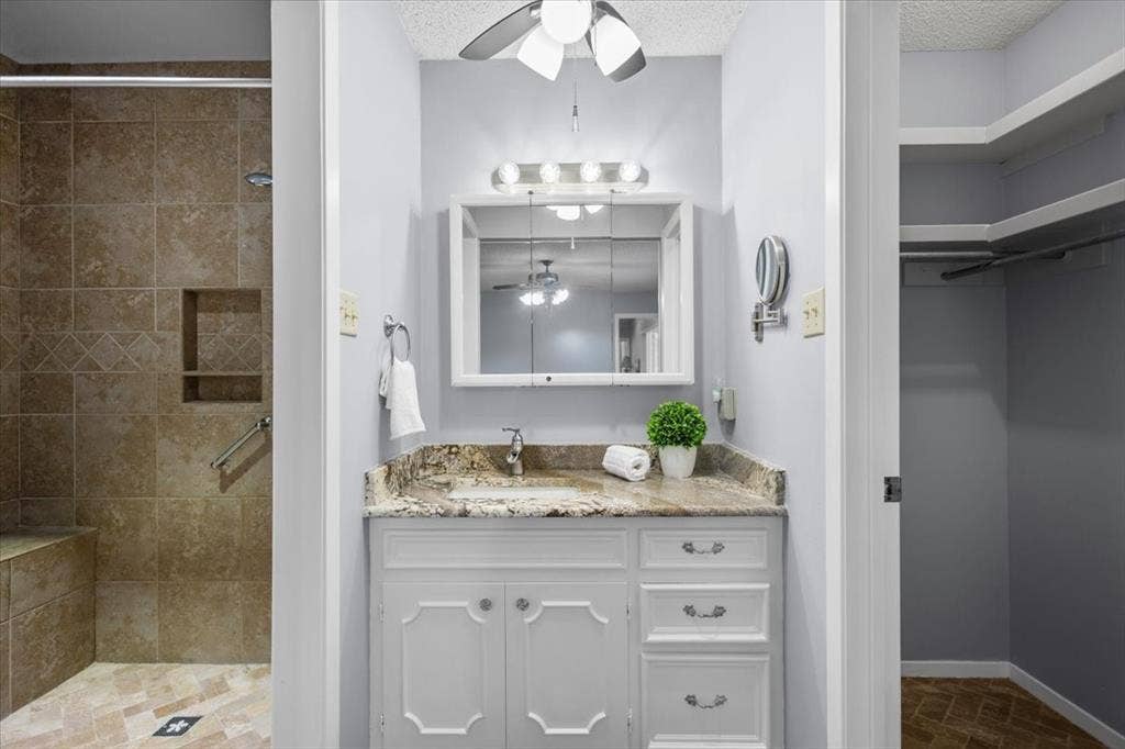 1100 Foxglove Lane, Tyler, TX 75703 1100 Foxglove Lane, Tyler, TX 75703