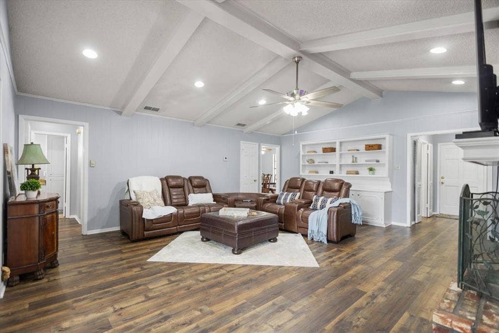 1100 Foxglove Lane, Tyler, TX 75703 1100 Foxglove Lane, Tyler, TX 75703