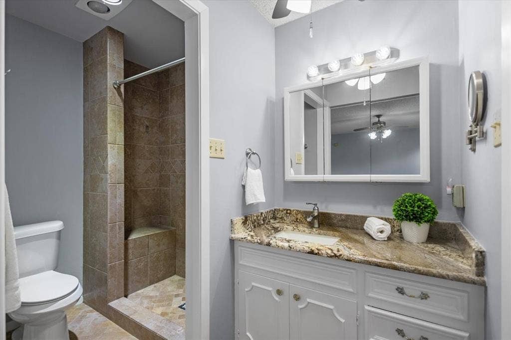 1100 Foxglove Lane, Tyler, TX 75703 1100 Foxglove Lane, Tyler, TX 75703