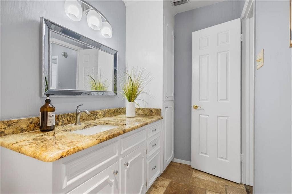 1100 Foxglove Lane, Tyler, TX 75703 1100 Foxglove Lane, Tyler, TX 75703