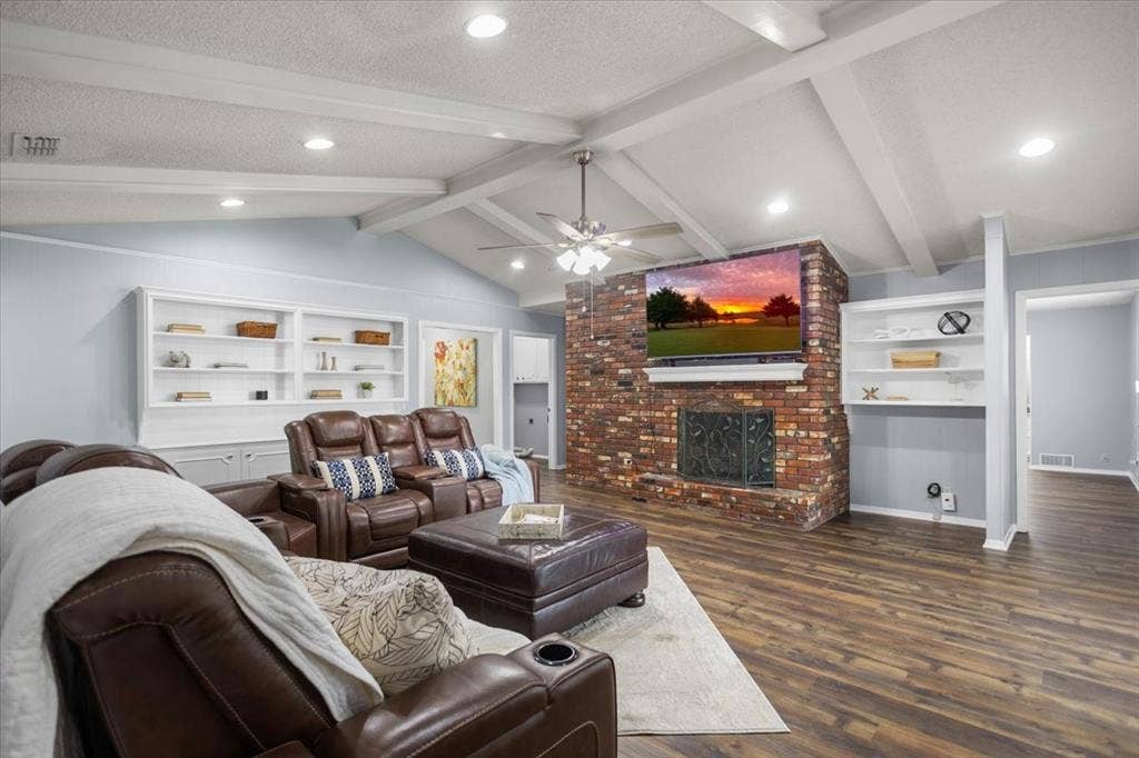 1100 Foxglove Lane, Tyler, TX 75703 1100 Foxglove Lane, Tyler, TX 75703