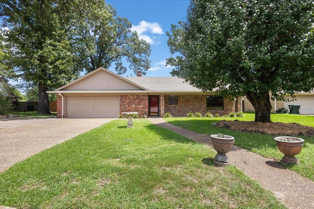 1100 Foxglove Lane, Tyler, TX 75703 1100 Foxglove Lane, Tyler, TX 75703