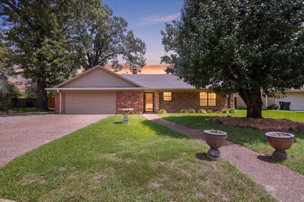 1100 Foxglove Lane, Tyler, TX 75703 1100 Foxglove Lane, Tyler, TX 75703