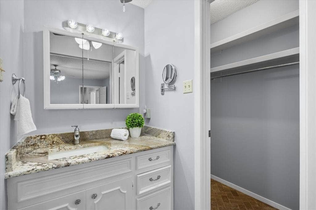 1100 Foxglove Lane, Tyler, TX 75703 1100 Foxglove Lane, Tyler, TX 75703