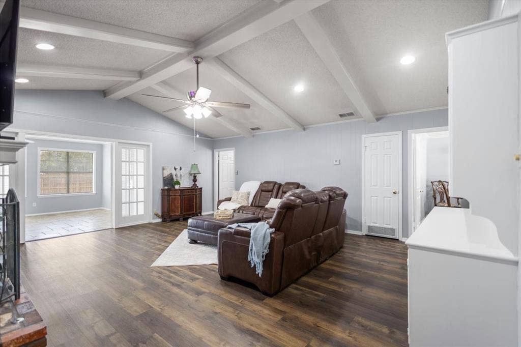 1100 Foxglove Lane, Tyler, TX 75703 1100 Foxglove Lane, Tyler, TX 75703