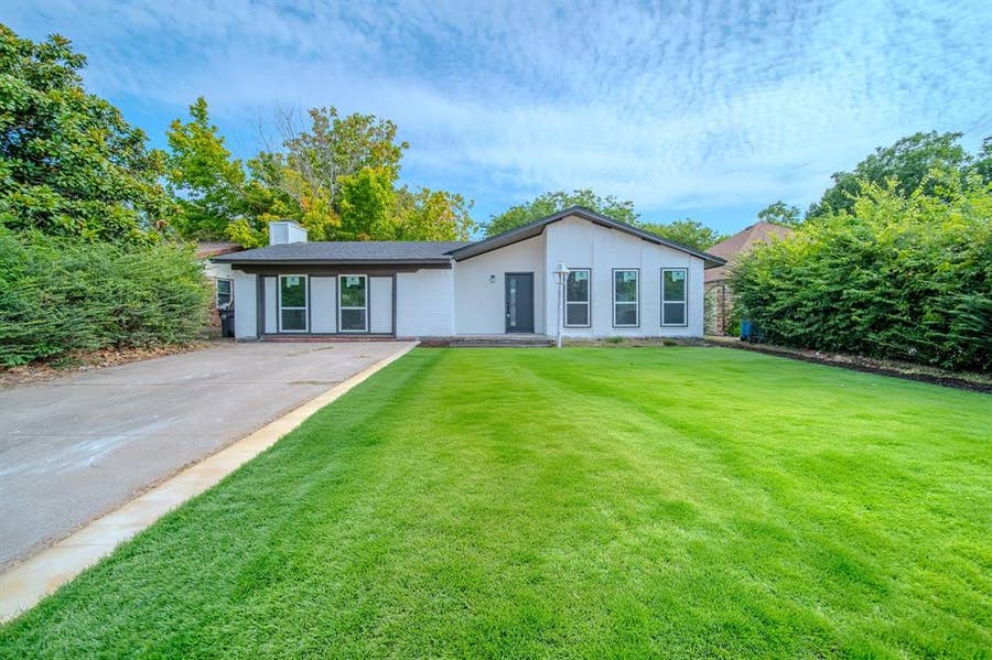 Property photo for 821 Lexington Drive, Lancaster, TX