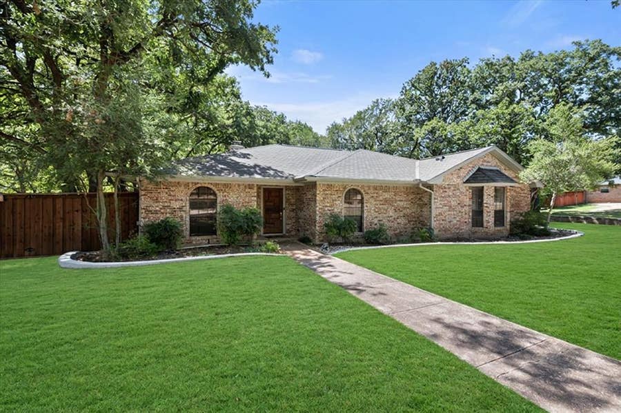 Property photo for 6110 Amicable Drive, Arlington, TX