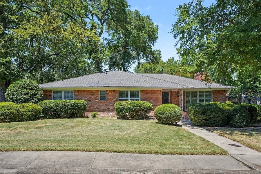 Property photo for 241 Shockley Avenue, DeSoto, TX