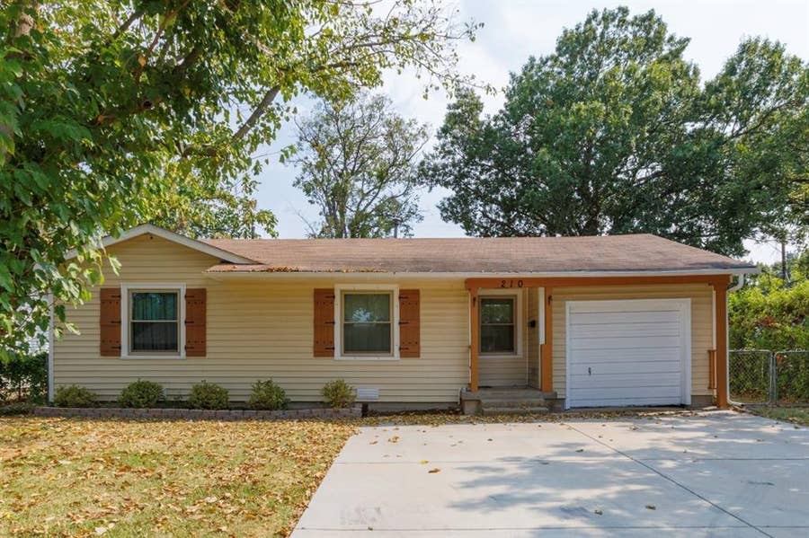 Property photo for 210 E Daugherty Drive, Garland, TX