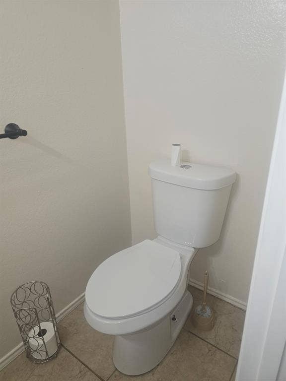 3813 Summer Hill Drive, Balch Springs, TX 75180 Half Bath Downstairs