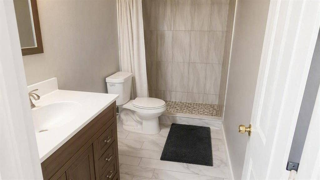3813 Summer Hill Drive, Balch Springs, TX 75180 Upstairs