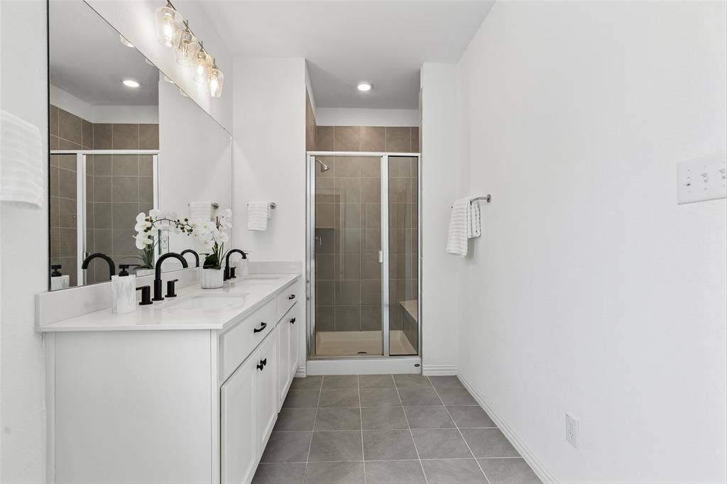9901 Schramm Street, Irving, TX 75063 9901 Schramm Street, Irving, TX 75063
