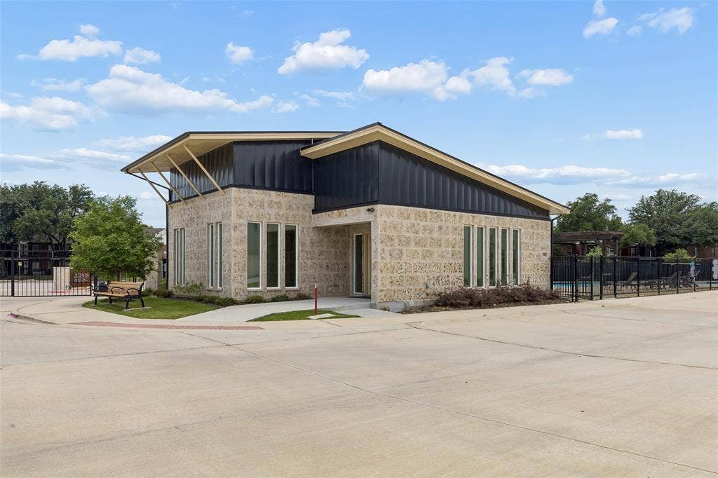 9901 Schramm Street, Irving, TX 75063 9901 Schramm Street, Irving, TX 75063