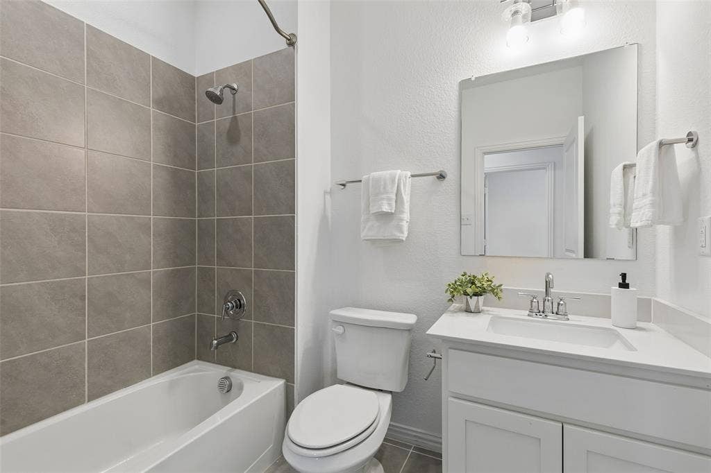 9901 Schramm Street, Irving, TX 75063 9901 Schramm Street, Irving, TX 75063
