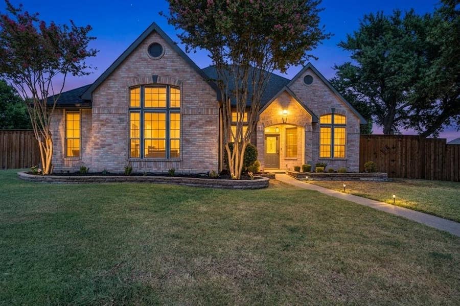 Property photo for 3010 Harborview Boulevard, Rowlett, TX